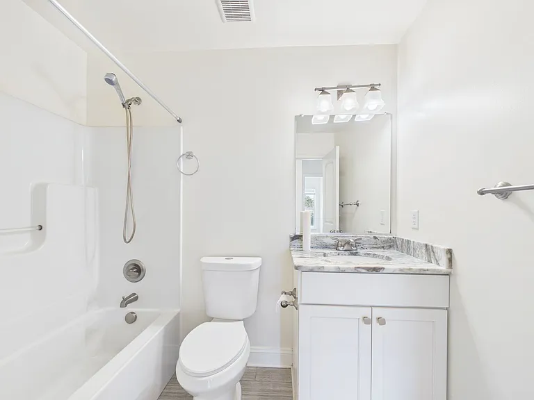 4901 Warwick Rd E — Photo 45