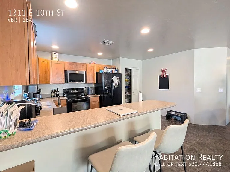 1311 E 10th St — Photo 2
