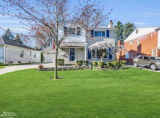347 Ridgemont Rd, Grosse Pointe Farms, MI 48236