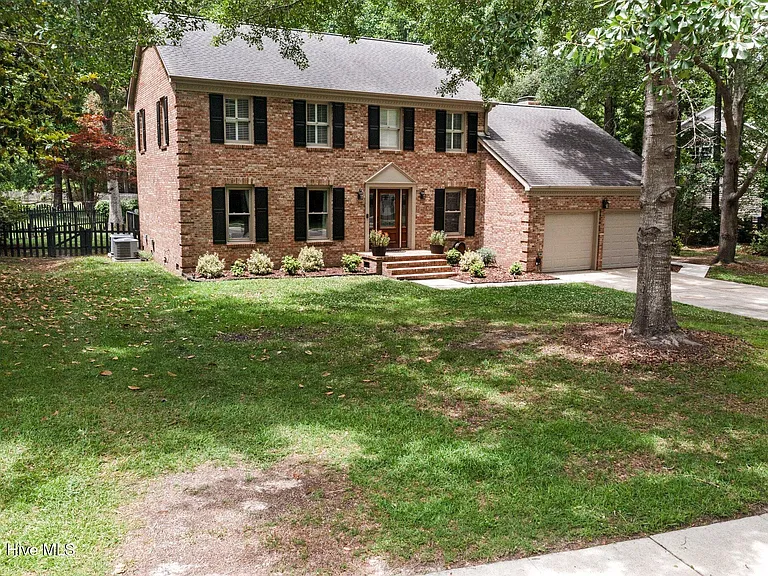 939 Eton Dr — Photo 13
