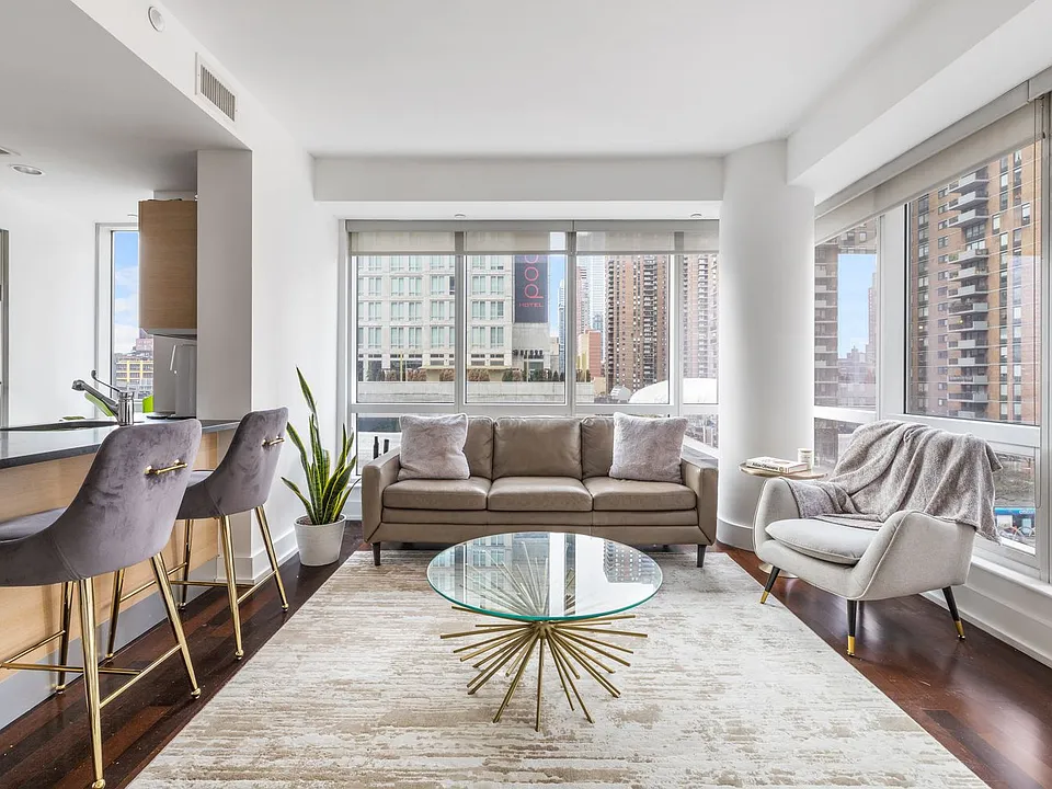 350 W 42nd St #5B