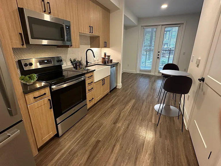Troubadour Apartments — Photo 167
