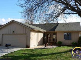 5713 SW Quail Cove Cir, Topeka, KS 66614
