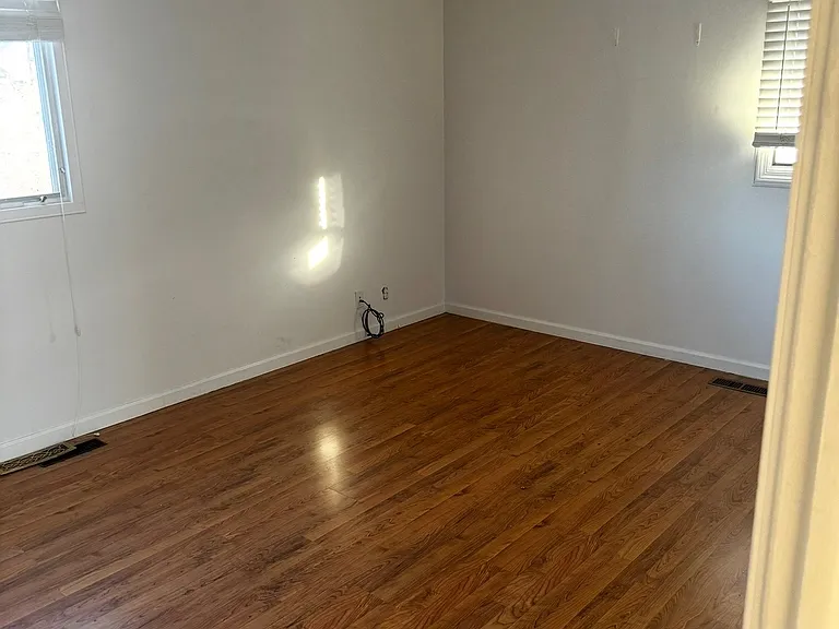 1810 Greenbriar Ln — Photo 6