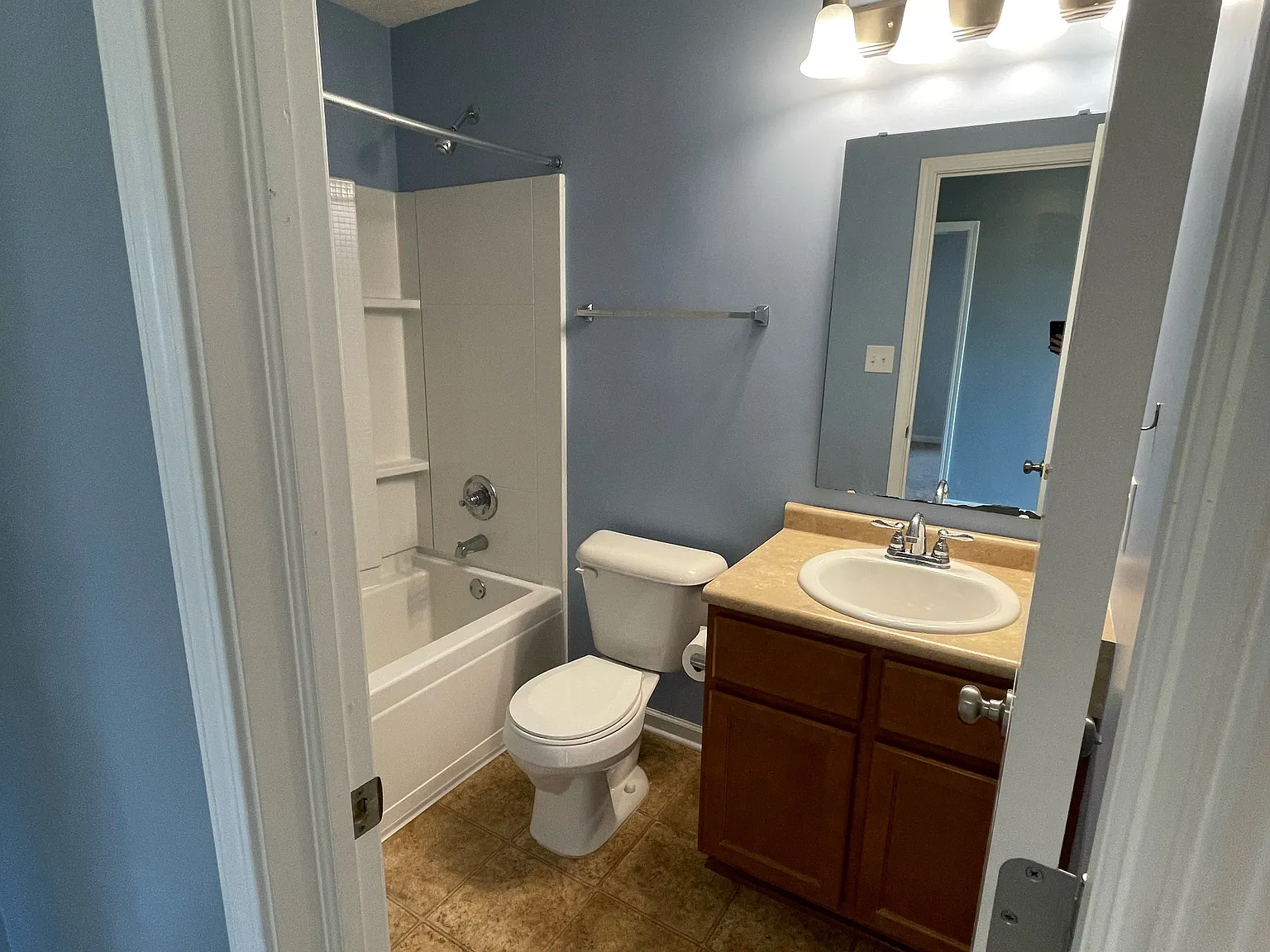 3 bed, 1600 sqft, $1,900 — Photo 4
