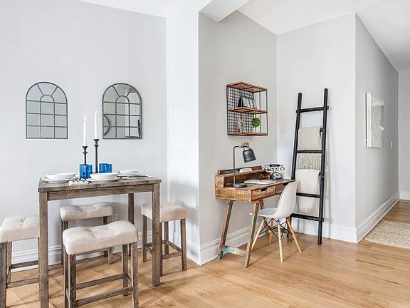 3rd image of 961 Washington Ave #2J