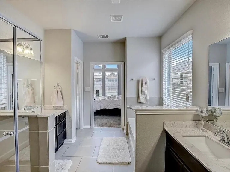 8014 Arezzo Dr — Photo 10
