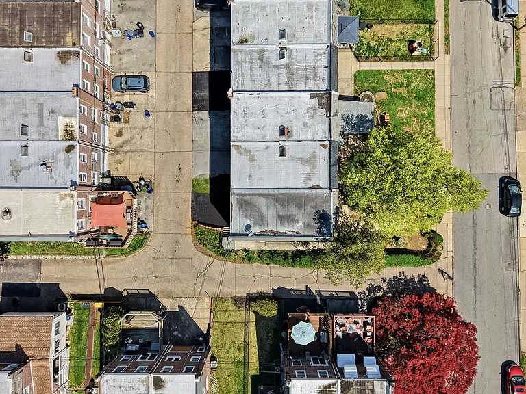 271 W Wyncliffe Ave — Photo 40