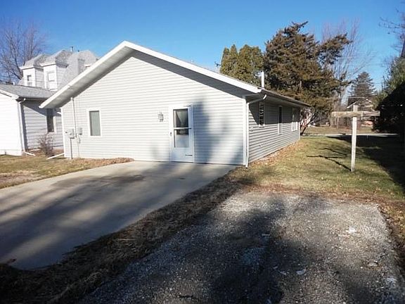 4th image of 806 G Ave W