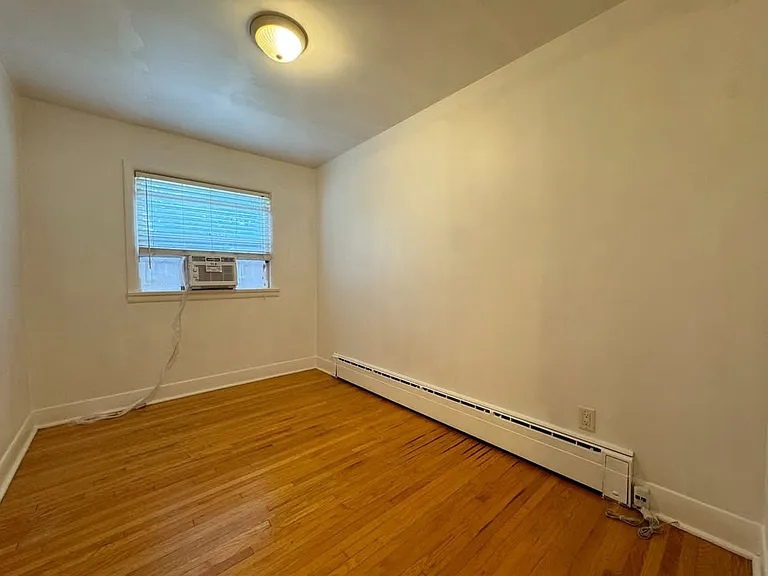 73 Eugenia St #UPPER LEVEL — Photo 13
