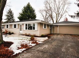 1225 Lily Rd, Oconomowoc, WI 53066