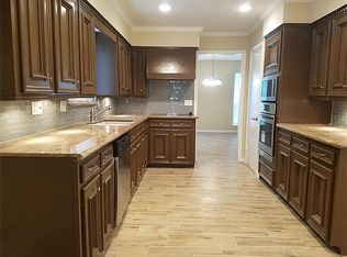 422 Willow Vista Dr, Seabrook, TX 77586
