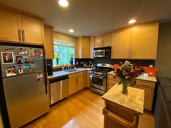 5th image of 11507 C 26th Ave NE