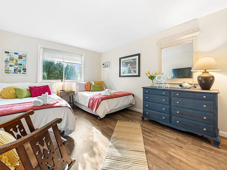 Seaview Ct — Photo 25