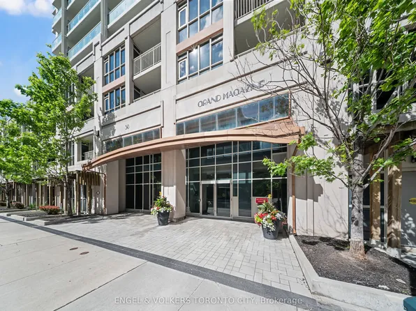 38 Grand Magazine St #833, Toronto, ON M5V 0B1
