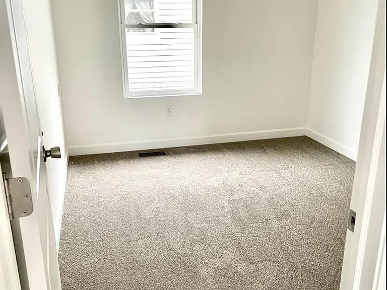 3421 N Raceway Rd — Photo 6