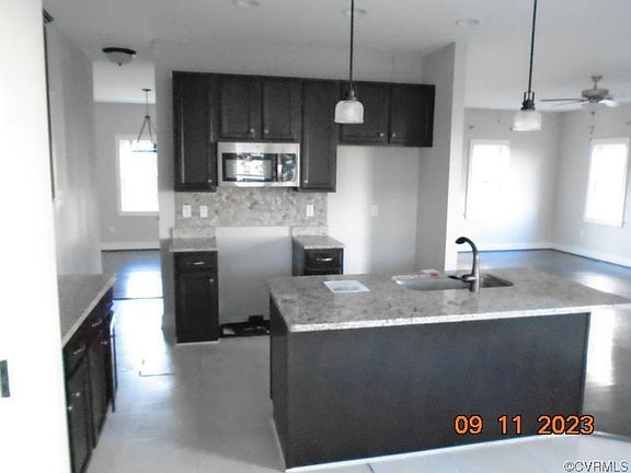 4th image of 1409 Neblett Ct