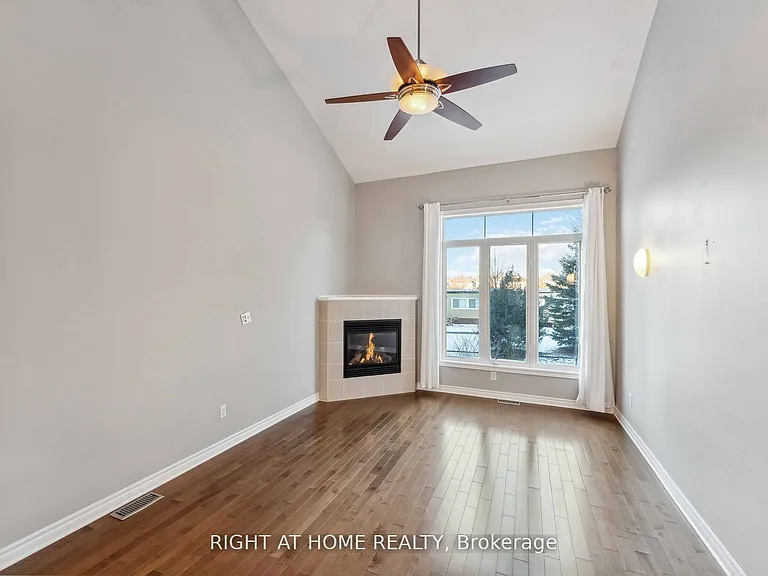 130 Tandalee Cres — Photo 9