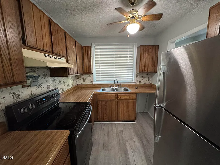 4200 Bertram Dr — Photo 2