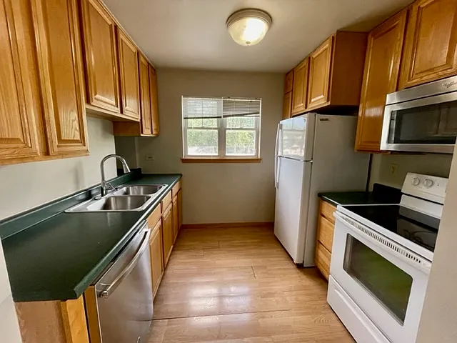 836 N Loomis St #B — Photo 8