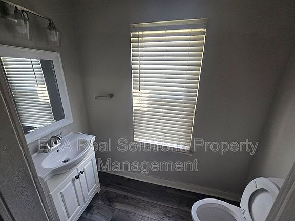 5th image of 841-843 Seymour Ave