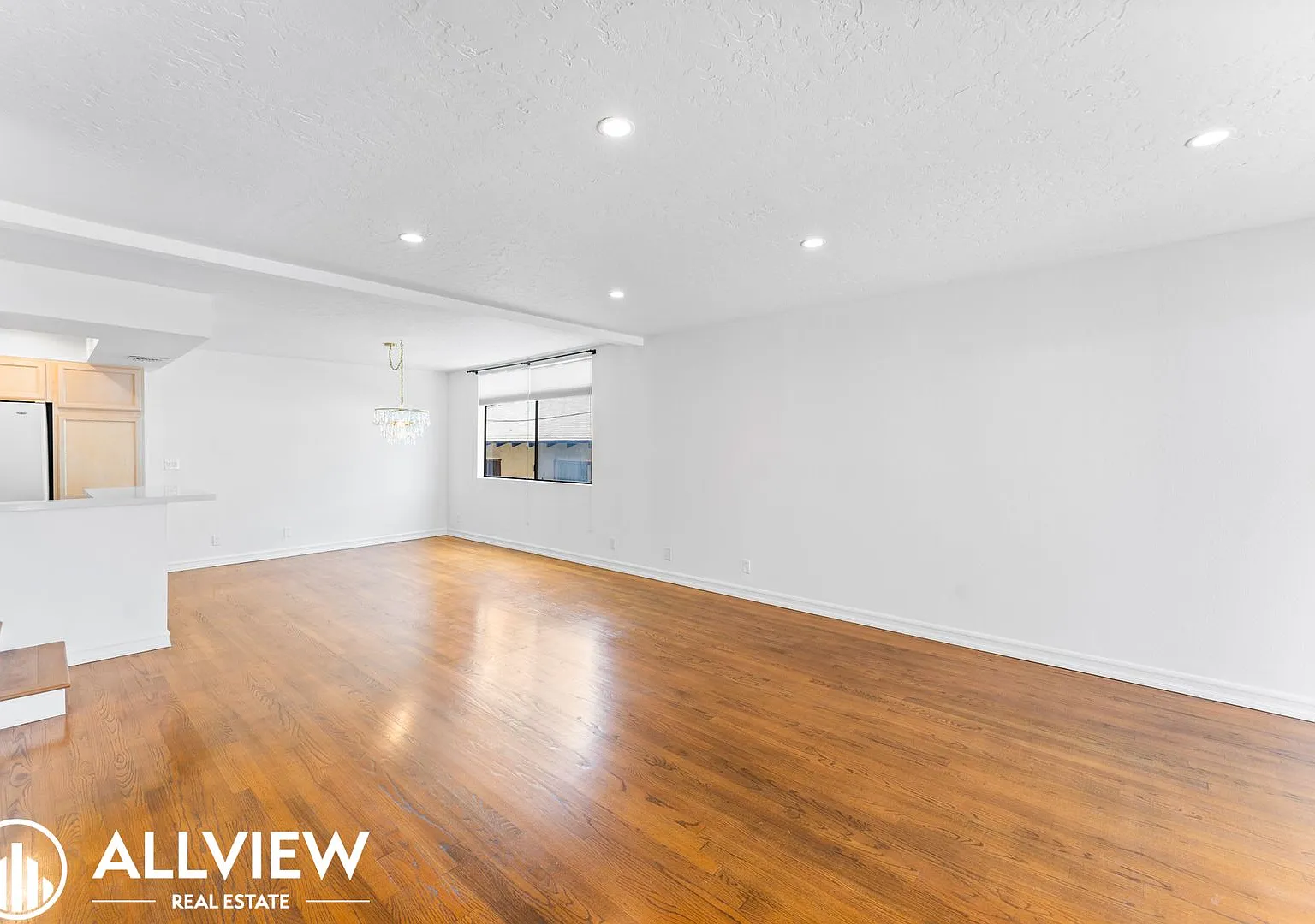 Coastal Townhouse in the Heart of Santa Monica! — Photo 4
