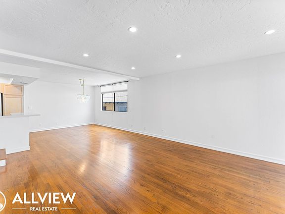 4th image of 925 14th St APT 11