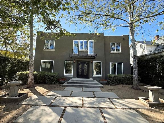 3rd image of 1901 N Catalina St