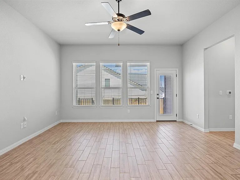 12900 Bloomington Dr — Photo 10