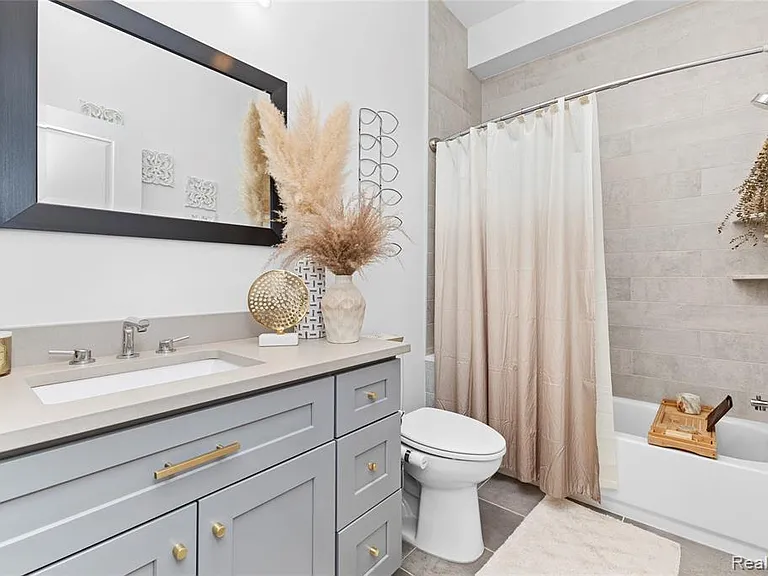 262 Mack Ave #1 — Photo 39