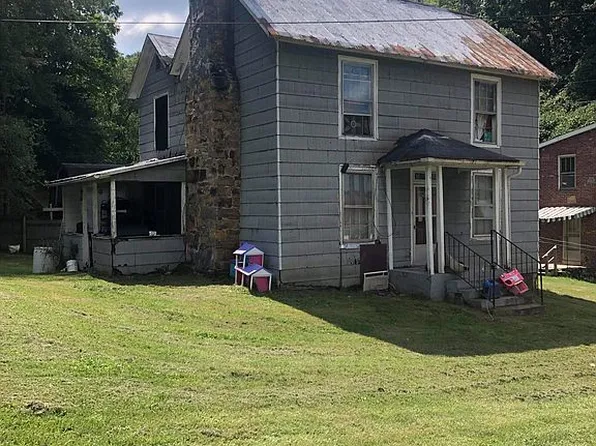 116 Butts Hollow Rd, Bluefield, VA 24635