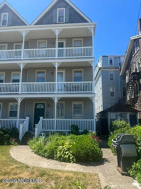 3 bed, 1.5 bath, 2016 sqft, $2,500 — Photo 1