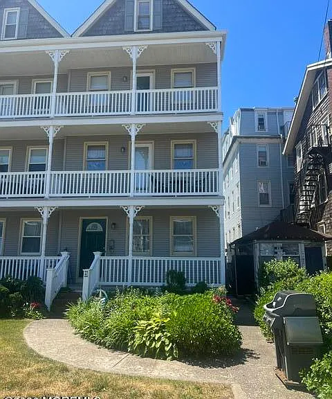 4 Webb Ave #SUMMER WEEKLY -C — Photo 1