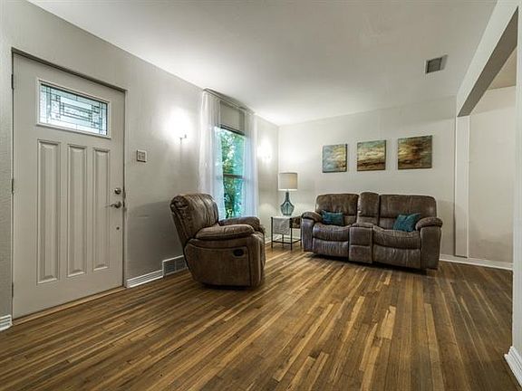 5th image of 444 Parkhurst Dr