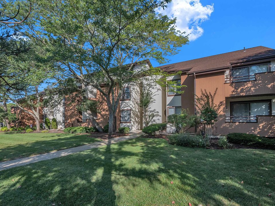 1st image of 102 Easterly Dr #102