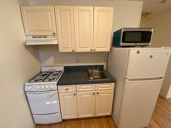 5th image of 244 E 79th St APT 2B