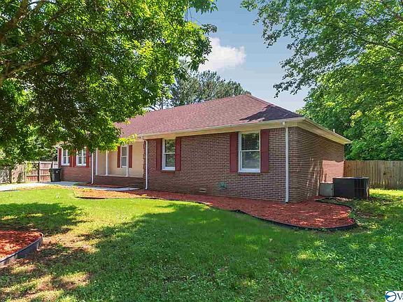 2nd image of 106 Lindsey Ln