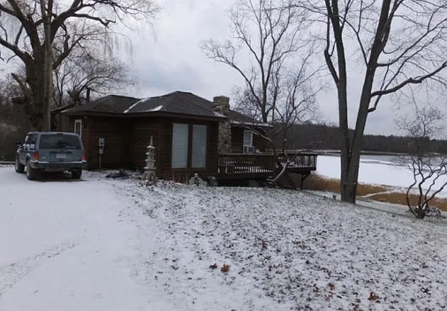 Appleton Dr photo 1