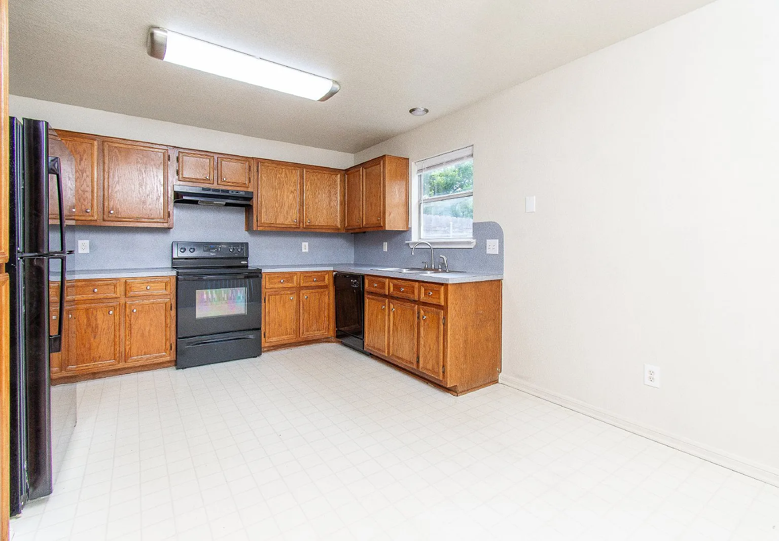 2 bed, 2.5 bath, 1299 sqft, $1,100 — Photo 3