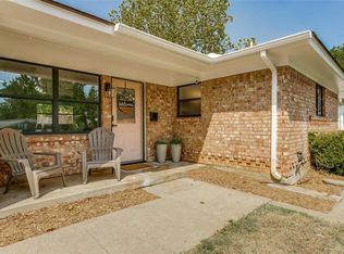 752 Oakwood Ave, Hurst, TX 76053