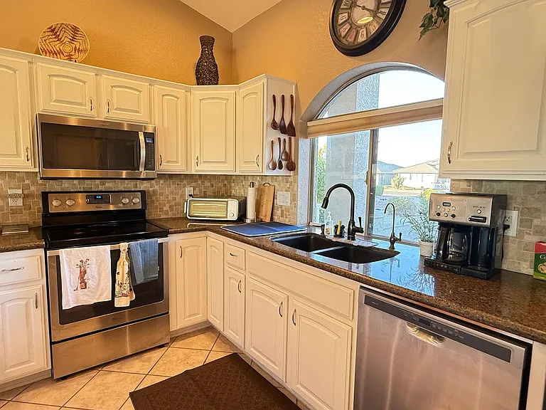 11401 E Medina Ave — Photo 31