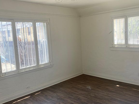 5th image of 203 W 45th St #203