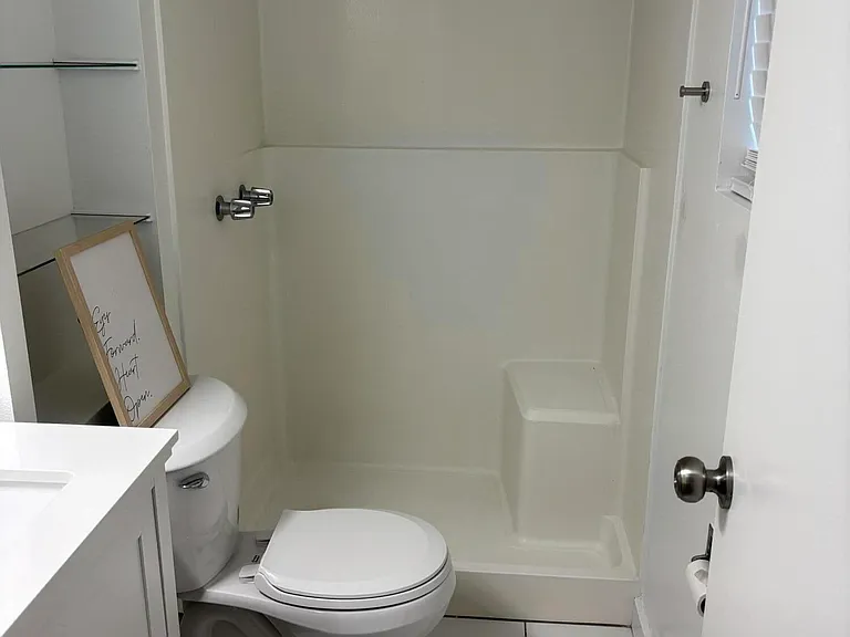 1011 E Ash Dr — Photo 5
