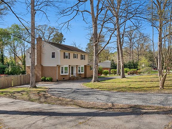 3rd image of 1002 Lakewater Dr