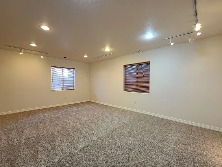 5532 Mountain Garland Dr — Photo 36