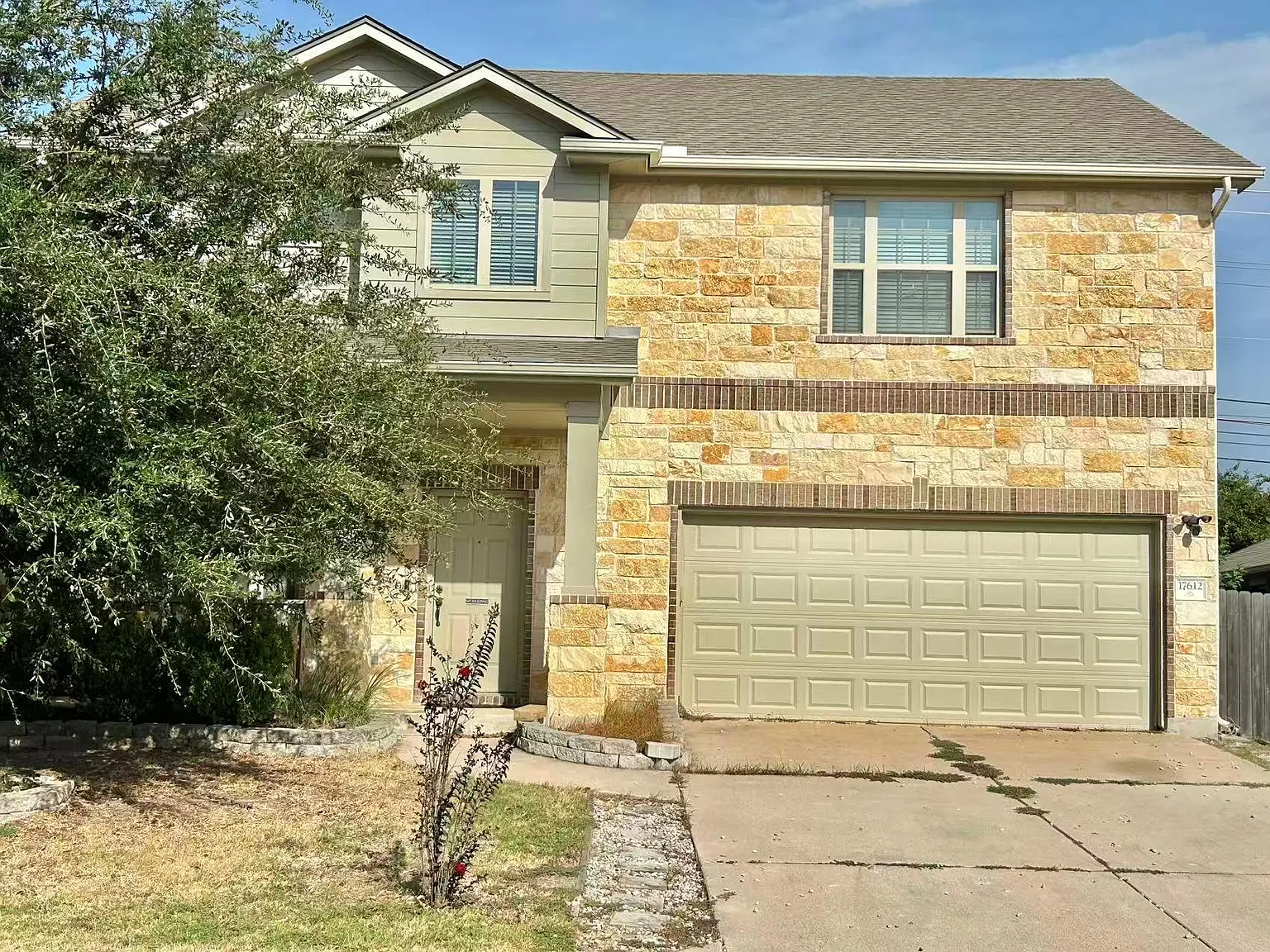 4 bed, 2.5 bath, 2420 sqft, $2,300 — Photo 1