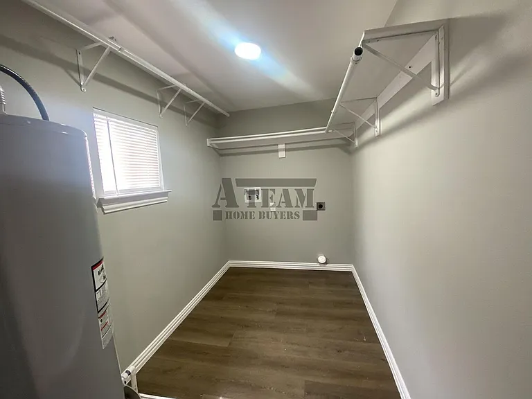 113 W Mount Vernon St — Photo 10