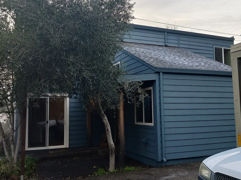 Front patio and carpark