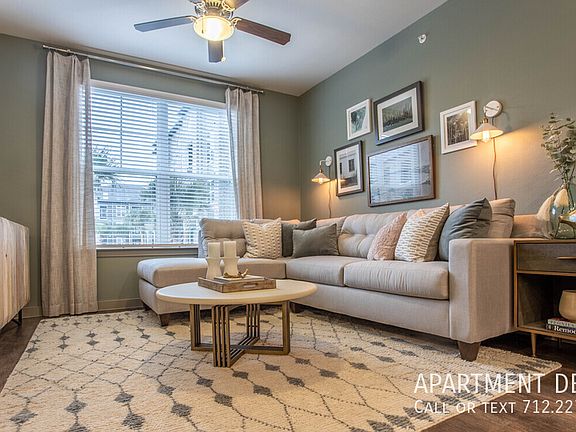 4th image of 9996 Fannin St #562