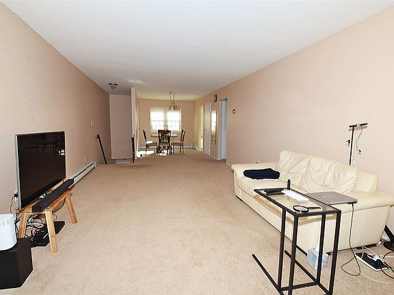 4th image of 25 Springwood Dr